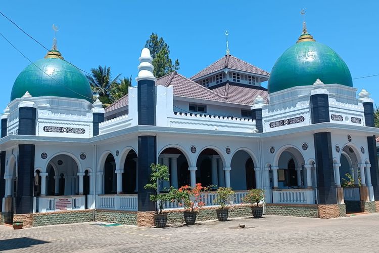 Masjid Fathul Bari, Desa Karangsuko, Kecamatan Pegalaran, Kabupaten Malang.