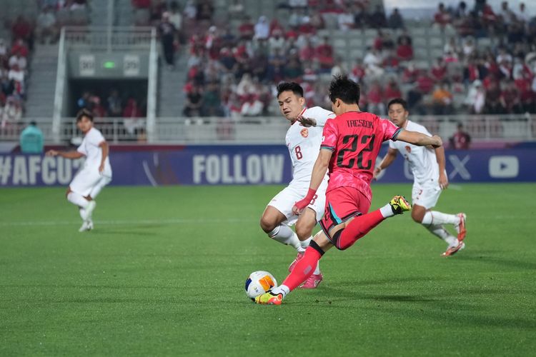 Suasana duel perempat final Piala Asia U23 2024 antara timnas U23 Indonesia vs Korea Selatan di Stadion Abdullah bin Khalifa, Doha, Qatar, Kamis (25/4/2024).