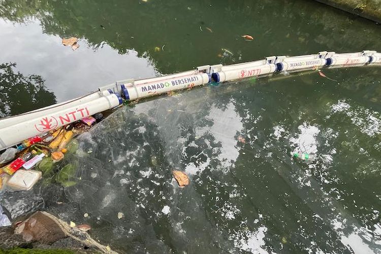 No-Trash Triangle Initiative (NTTI) meluncurkan proyek No Trash River yang bertujuan untuk memasang 20 pembatas di seluruh Manado, Sulawesi Utara, guna mengurangi jumlah sampah plastik yang masuk ke Taman Nasional Laut Bunaken.