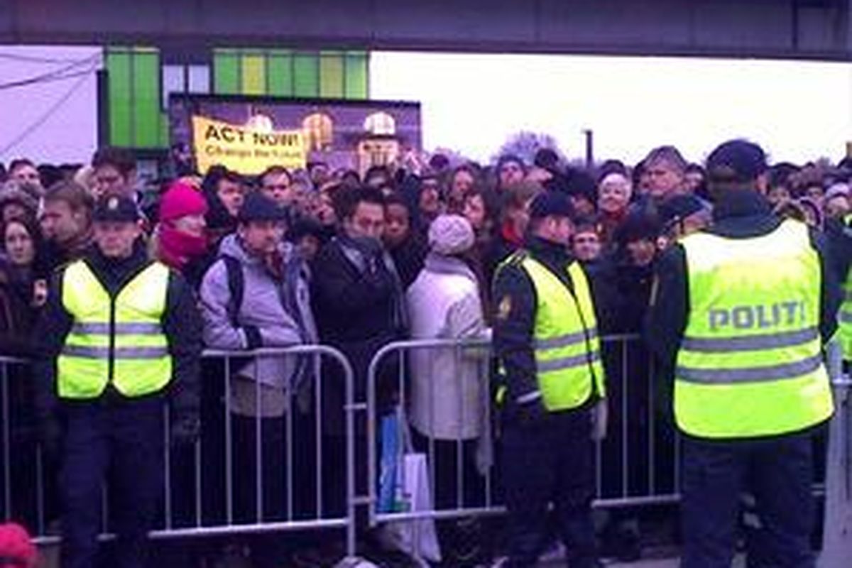 Keamanan di sekitar lokasi COP15, Bella Centre, Kopenhagen diperketat menjelang akhir konferensi pada 18 Desember mendatang.
