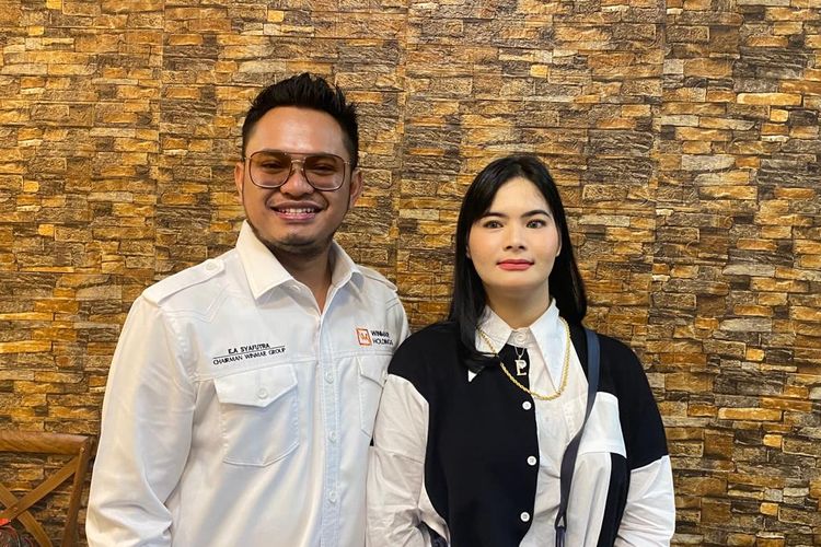 Artis Shyalimar Malik mengaku belum ingin meninggalkan dunia hiburan walau konsentrasinya kini terbagi untuk bisnis.