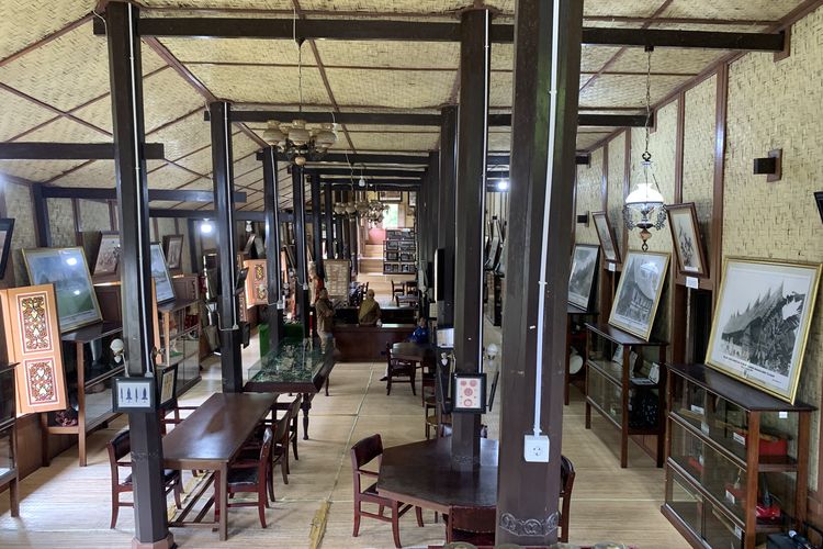 Museum Bustanil Arifin didirikan oleh Menteri Koperasi RI kedua era 1978-1993, almarhum Bustanil Arifin pada 8 Agustus 1988. Saat ini, Museum Bustanil Arifin dikenal juga sebagai Pusat Dokumentasi dan Informasi Kebudayaan Minangkabau (PDIKM).