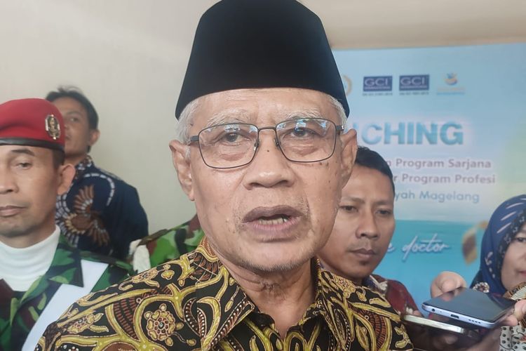 Ketua Umum Pimpinan Pusat Muhammadiyah Haedar Nashir saat memberikan keterangan, Kamis (8/1/2026).