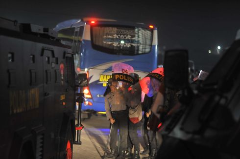 Ricuh Usai Laga, Skuad Persebaya Keluar Stadion Pakai Barracuda