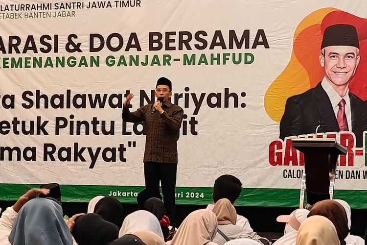 Wakil Ketua Tim Pemenangan Nasional (TPN) Ganjar-Mahfud, Muhammad Zainul Majdi atau Tuan Guru Bajang (TGB) saat menerima deklarasi forum santri Jawa Timur, di Jakarta Pusat, Rabu (31/1/2024) malam.