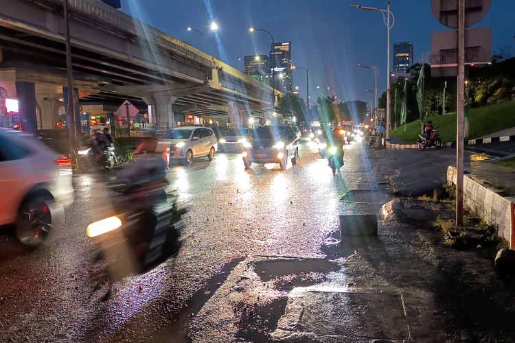 Banjir 50 Cm Sempat Rendam TB Simatupang Dekat Exit Tol Fatmawati, Sisakan Kerikil