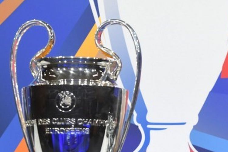 Trofi Liga Champions dipamerikan di kantor pusat UEFA yang terletak di Nyon, Swiss, pada acara drawing atau undian 16 besar Liga Champions 2021-2022, 13 Desember 2021. Drawing Liga Champions ketika itu harus diulang karena kesalahan teknis. Kini, drawing Liga Champions akan kembali dilakukan untuk menentukan pembagian grup edisi 2022-2023.