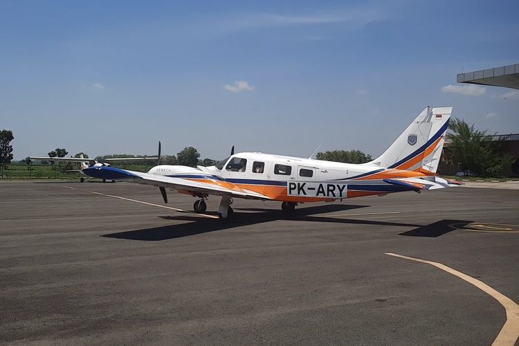 Kondisi pesawat saat akan terbang dari Bandara Ngloram, Kecamatan Cepu, Kabupaten Blora, Jawa Tengah, Sabtu (16/12/2023)