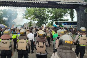 Ricuh Usai Persak Tekuk Persibas di Liga 4 Jateng, Panitia Luka Sobek Kepala Kena Lemparan Batu