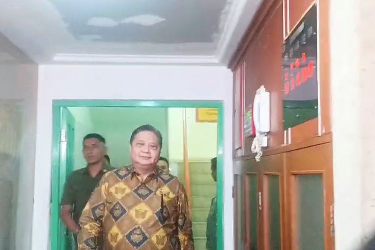 Menko Bidang Perekonomian Airlangga Hartarto di Kantor Dewan Ekonomi Nasional (DEN) usai rapat dengan Ketua DEN Luhut Binsar Pandjaitan pada Jumat (3/10/2025).