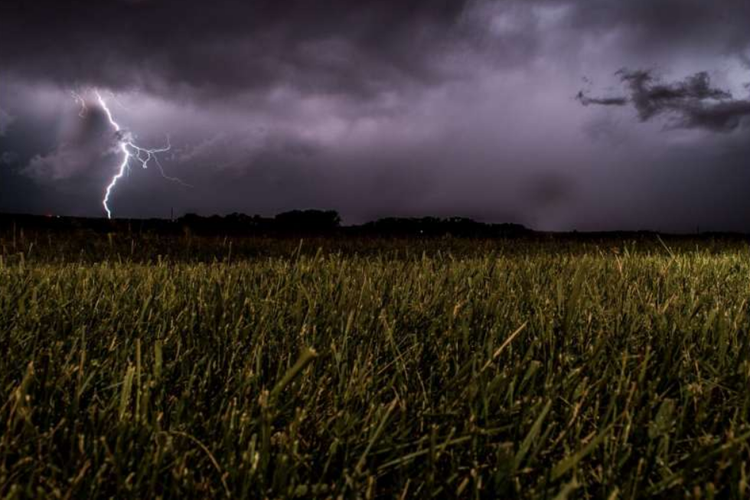 Ilustrasi cuaca ekstrem. Kasus gangguan kesehatan yang dialami John Herdman menjadi pengingat pentingnya menerapkan langkah sederhana untuk menjaga tubuh saat cuaca ekstrem.