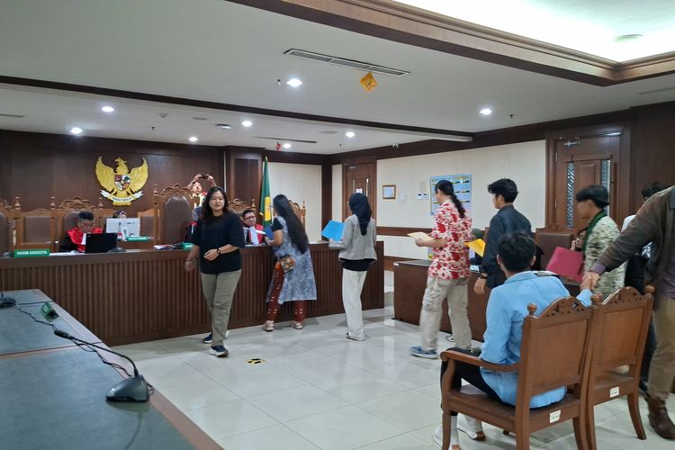 Aktivis hingga Akademisi Ajukan Amicus Curiae untuk Khariq Anhar di Kasus Meme 