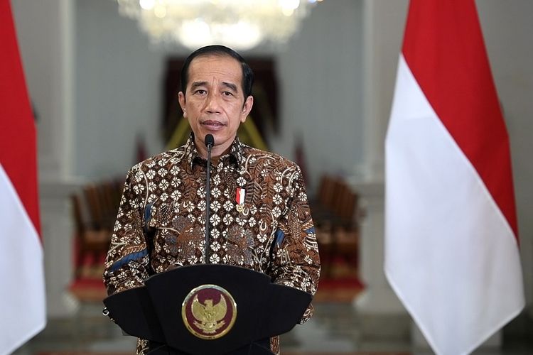 Presiden Joko Widodo memberikan pernyataan pers tentang perkembangan terkini pelaksanaan Pemberlakuan Pembatasan Kegiatan Masyarakat (PPKM) di Istana Merdeka, Jakarta, Senin (30/8/2021). Presiden Joko Widodo memutuskan tetap memperpanjang kebijakan PPKM hingga 6 September 2021 meskipun perkembangan kasus COVID-19 semakin menunjukan tren penurunan. ANTARA FOTO/Biro Pers dan Media Setpres/Handout/wsj.