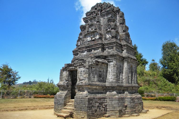 Candi Bima di Kompleks Percandian Dieng.                        