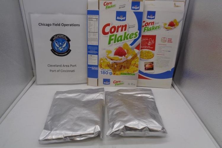 Otoritas Bea Cukai Pelabuhan Cincinnati, Ohio, Amerika Serikat menemukan sereal jagung yang dilapisi oleh kokain.