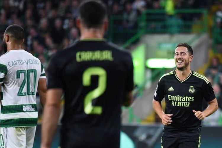 Penyerang Real Madrid, Eden Hazard (kanan), merayakan golnya dalam pertandingan Grup F Liga Champions melawan Celtic. Laga Celtic vs Madrid digelar di Celtic Park stadium, Glasgow, Selasa (6/9/2022) Rabu dini hari WIB.