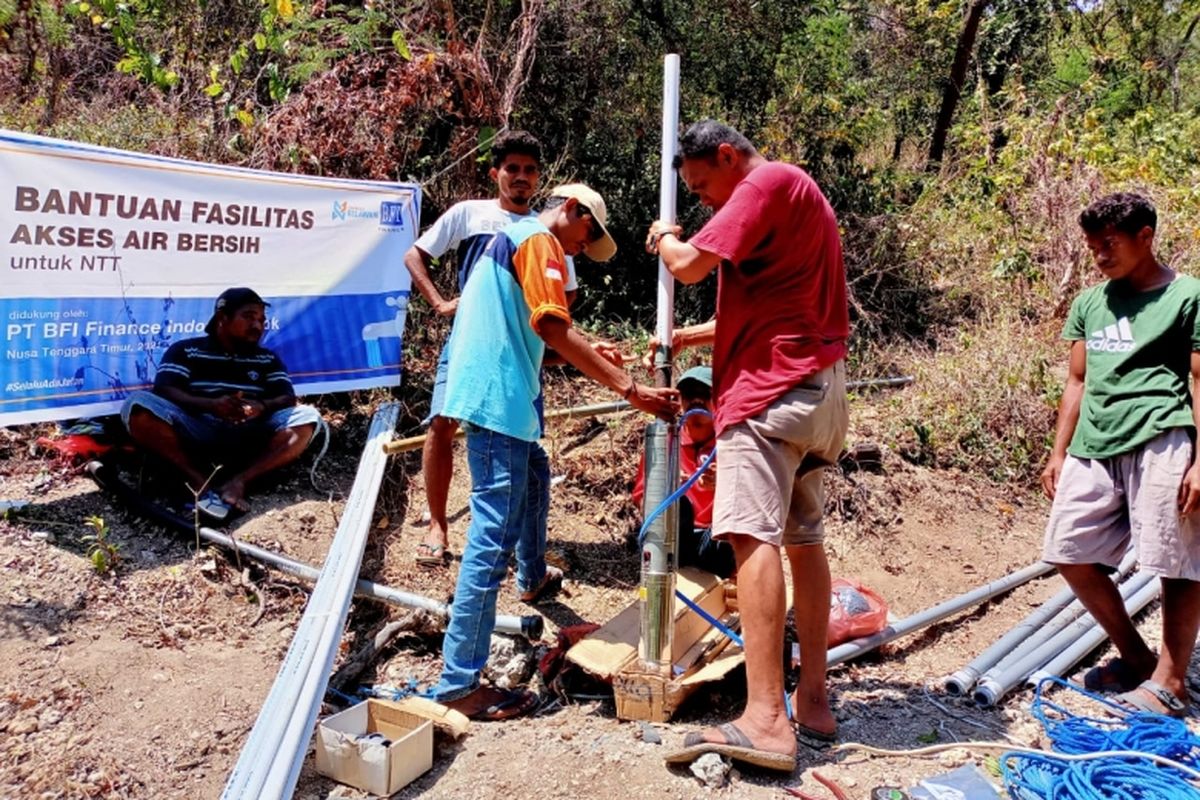 Bantuan fasilitas air bersih yang diberikan BFI Finance kepada masyarakat NTT.