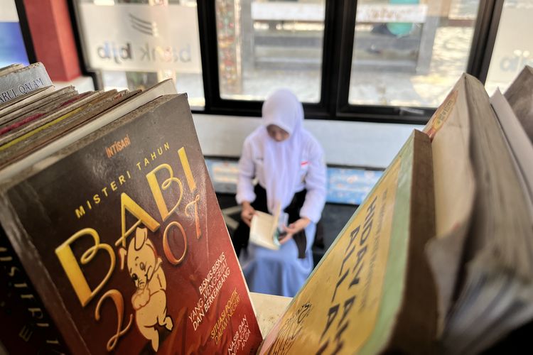 Sempat Lama Terhenti, Pojok Baca di Lapang Merdeka Pangandaran Kembali Dibuka 
