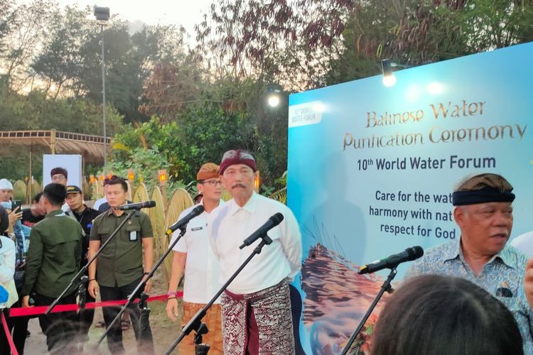 Menteri Koordinator Bidang Maritim dan Investasi Luhut Binsar Panjaitan saat menghadiri rangkaian acara jelang World Water Forum di Bali, Sabtu (18/5/2024).