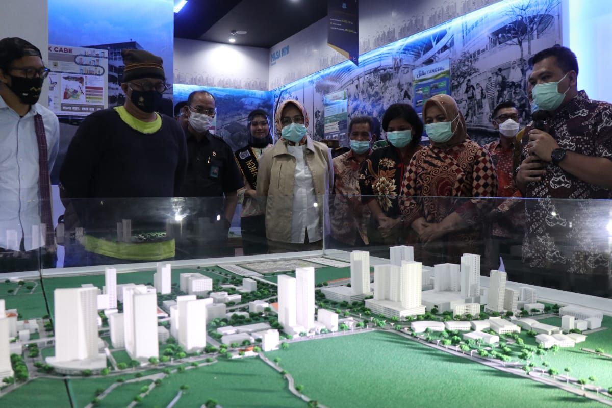 Wali Kota Tangerang Selatan Airin Rachmi Diany saat meresmikan City Gallery dan Menara Pandang di kawasan Pusat Pemerintahan (Puspem) Kota Tangsel, Kecamatan Ciputat, Senin (7/12/2020).