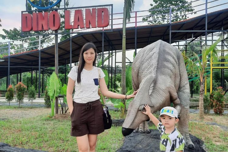 Wahana Dino Land di Borobudur Land.