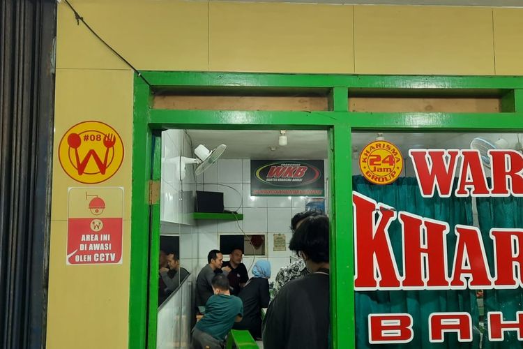 Perampokan yang terjadi di satu Warung Tegal (Warteg), di Jalan Raya Kalimalang, Kelurahan Pondok Bambu, Kecamatan Duren Sawit, Jakarta Timur, Minggu (3/10/2021) (kompas.com/Nirmala) 