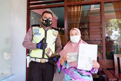 Di Kupang, Petugas Ditlantas Antar BPKB Sampai ke Rumah Cuma-cuma