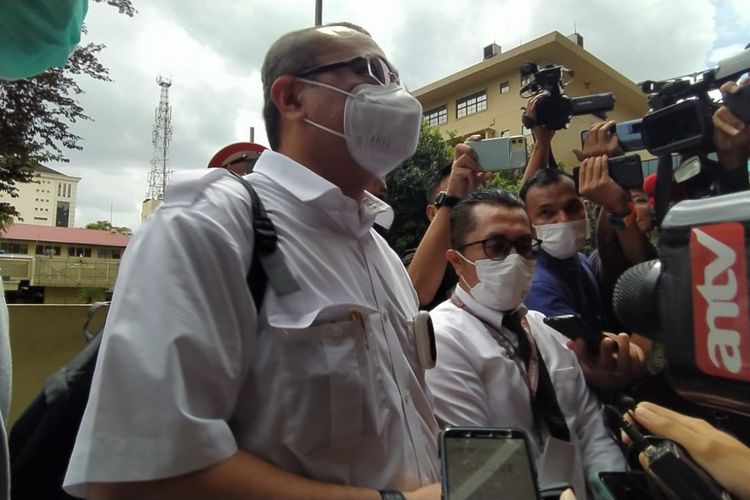 Mantan politisi Partai Demokrat, Ferdinand Hutahaean, tiba di Bareskrim Polri, Jakarta, Senin (10/1/2022).