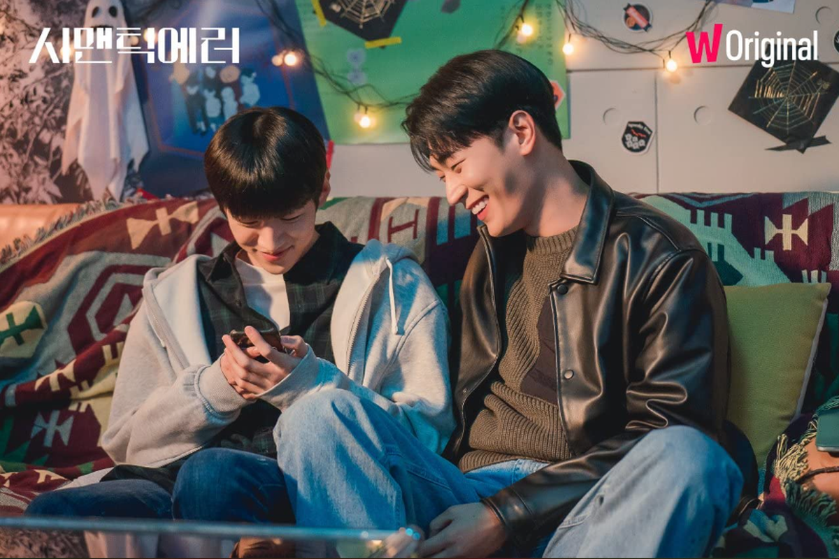 Drama Semantic Error tayang pada 2022 dan tersedia di Viki dan Watcha.