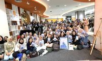 Peluncuran Buku Tengah Tengah, Karya Terbaru Valerie Patkar 