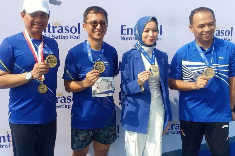 Dari kiri ke kanan, Presiden Direktur PT Sanghiang Perkasa Rivanda Idiyanto, Director of Adult and Specialized Nutrition Kalbe Nutritionals Robertus Purba, Dokter Spesialis Gizi Klinik dr Cut Hafiah, serta Dokter Spesialis Kedokteran Olahraga dr Andi Kurniawan. 