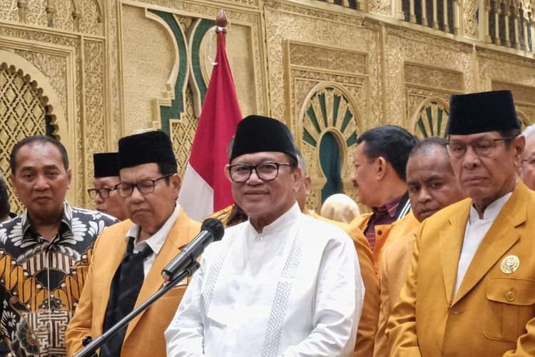 Ketua Umum Partai Hanura, Oesman Sapta Odang atau yang akrab disapa Oso di kediamannya, Kawasan Setiabudi, Jakarta, Sabtu (22/4/2023).