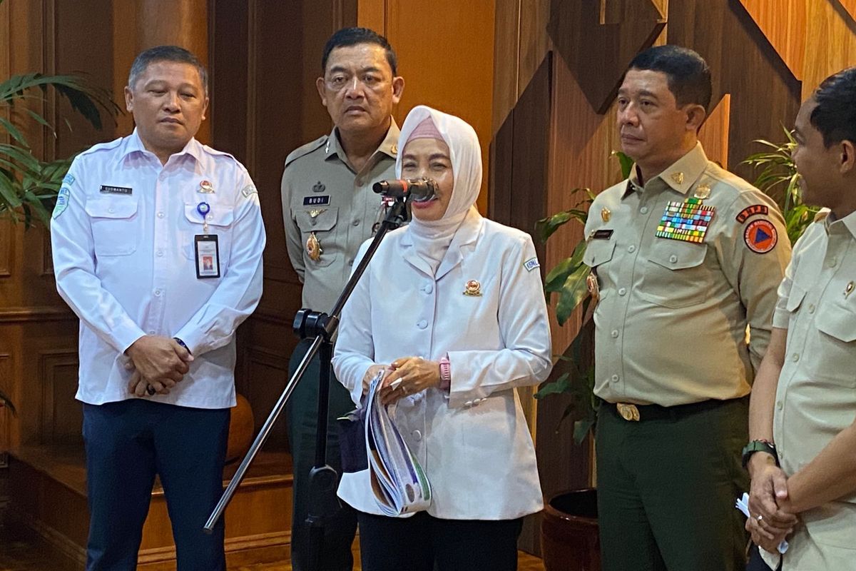 Kepala BMKG, Dwikorita Karnawati, menjelaskan soal karhutla, Senin (13/10/2025). 