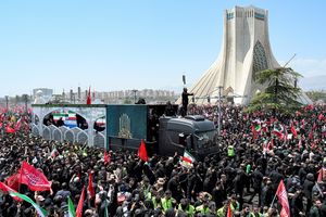 Jenazah Ali Khamenei Tiba di Kota Suci Qom, Lewati Lautan Manusia dari Teheran