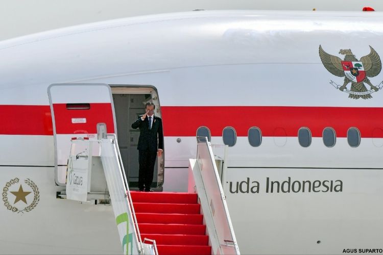 Presiden <a href='https://manado.tribunnews.com/tag/joko-widodo' title='Joko Widodo'>Joko Widodo</a> saat bertolak ke Roma, Italia pada Jumat (29/10/2021) dalam rangka menghadiri Konferensi Tingkat Tinggi (KTT) G20. 