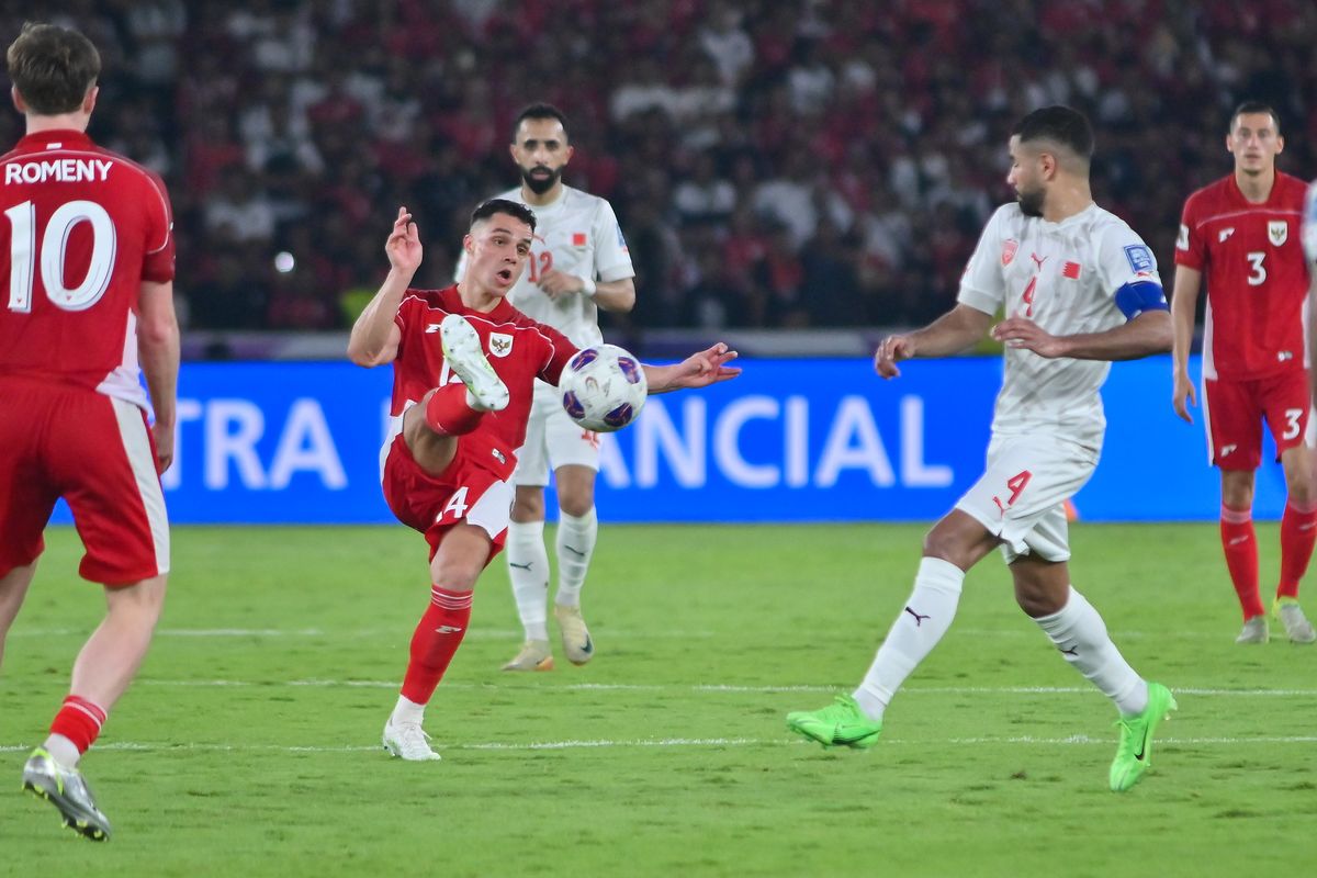 Joey Pelupessy mencatatkan debutnya bersama Timnas Indonesia kala mengalahkan Bahrain pada pertandingan lanjutan ronde ketiga Kualifikasi Piala Dunia 2026 Zona Asia, Selasa (25/3/2025) di Stadion Gelora Bung Karno Jakarta.