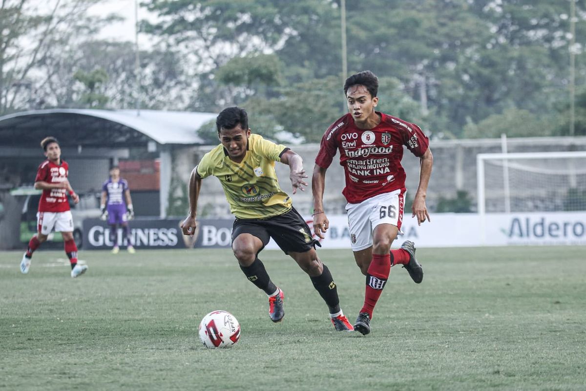 Pertandingan ujicoba terakhir rangkaian tur Bali United bertajuk Tour de Java melawan melawan Barito Putera yang berakhir dengan skor 2-0 di Lapangan Lestarindo Sports Garden Boyolali, Jumat (18/6/2021) sore