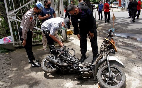 Suicide Bomb Hits Palm Sunday Mass in Indonesia's South Sulawesi