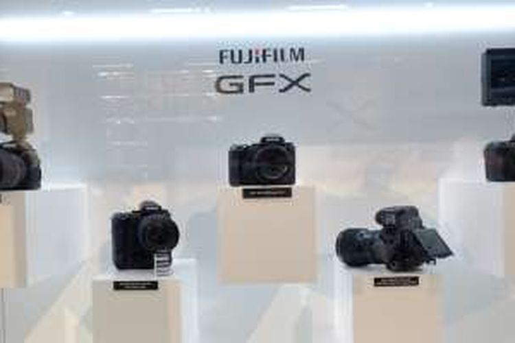 Kamera Fujifilm GFX 50S yang diumumkan di Photokina 2016.
