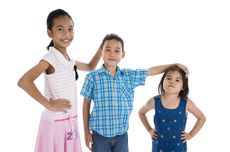 Mengenal "Middle Child Syndrome", Bagaimana Karakter Si Anak Tengah?