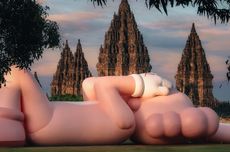 Ajak Orang Terhubung Kembali, KAWS Hadirkan Boneka 45 Meter di Candi Prambanan