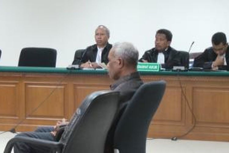Bupati Biak Yesaya Sombuk dalam sidang tuntutan di Pengadilan Tindak Pidana Korupsi Jakarta, Senin (29/9/2014). 