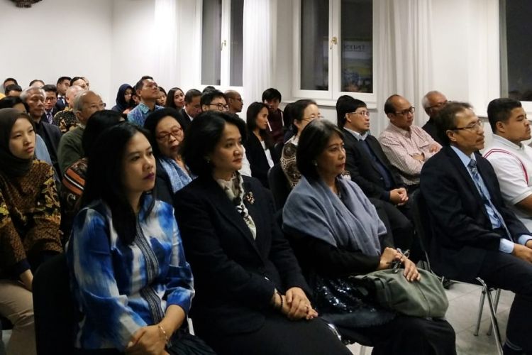 Para WNI yang berkesempatan langsung bertatap muka dengan Menko PMK Puan Maharani ini terdiri dari masyarakat dan diaspora Indonesia yang berasal dari berbagai profesi.