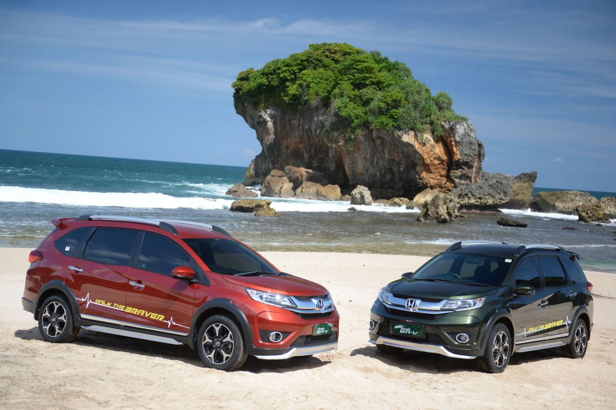 Honda BR-V di pinggir Pantai Jungwok