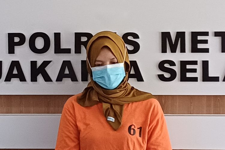 Perempuan berinisial DA (36) ditangkap penyidik Polres Metro Jakarta Selatan lantaran disinyalir melakukan Tindak Pidana Perdagangan Orang (TPPO) yang menampung delapan calon Pekerja Migran Indonesia (PMI) di Apartemen Kalibata City, Jakarta Selatan.