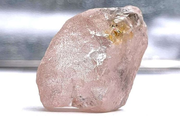Berlian merah muda seberat 170 karat ditemukan di Angola 