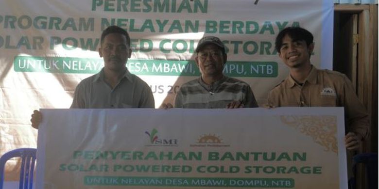 PT Sarana Multi Infrastruktur (Persero) bekerja sama dengan Yayasan Sahabat Pedalaman meluncurkan program bantuan Solar Powered Mini Cold Storage bagi nelayan di Desa Mbawi agar hasil tangkapan para nelayan dapat bertahan lebih lama dan kualitasnya tetap terjaga sehingga dapat meningkatkan pendapatan mereka.