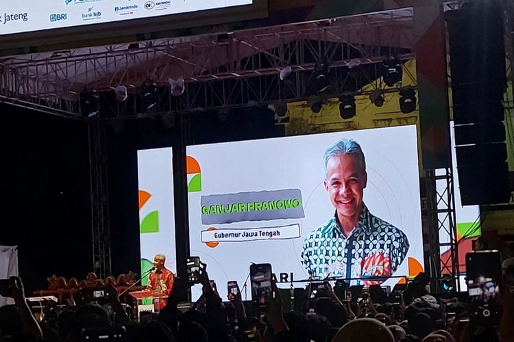 Gubernur Jawa Tengah Ganjar Pranowo dalam acara Puncak Perayaan Hari UMKM Nasional 2023 di Solo.