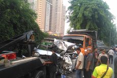 Rem Blong, Truk Trailer Picu Kecelakaan Beruntun di Ancol