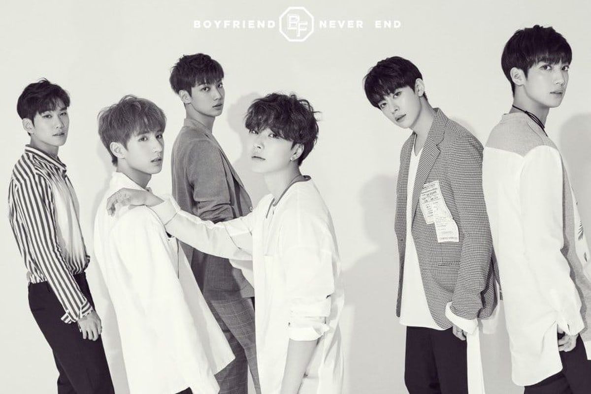 Boyband Boyfriend yang memutuskan bubar setelah delapan tahun berkarier di industri musik K-pop.